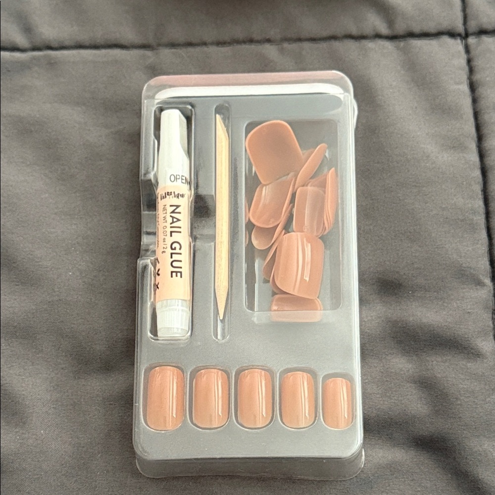 Red and Tan Red Aspen Nail Dashes Set - Picture 5 of 6